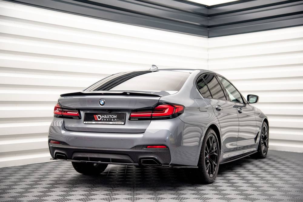 BMW G30 facelift 2021- kiiltävän musta takaspoileri Maxton Design ...